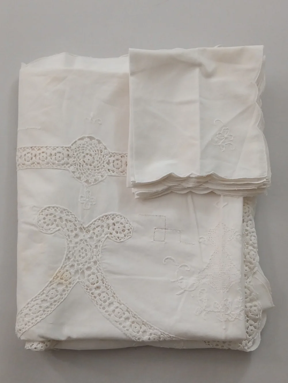Vintage Handmade Tablecloth Set